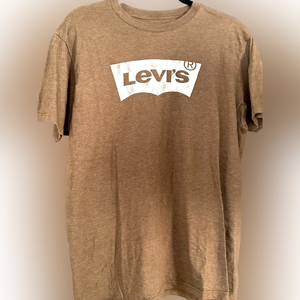 Levi’s light brown t-shirt Large